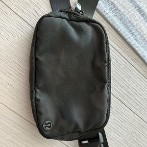 Lulu lemon fannypack